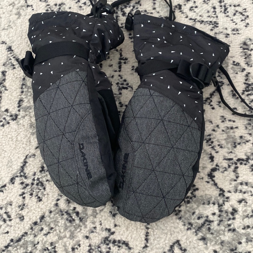 Womens Dakine snowboard mittens